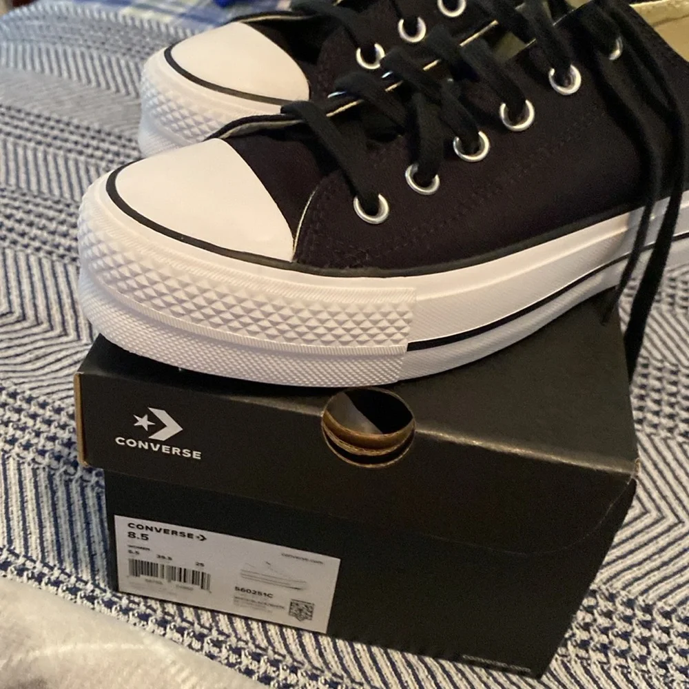 Ladies CONVERSE Platforms NWB size 8.5 - Picture 4 of 7